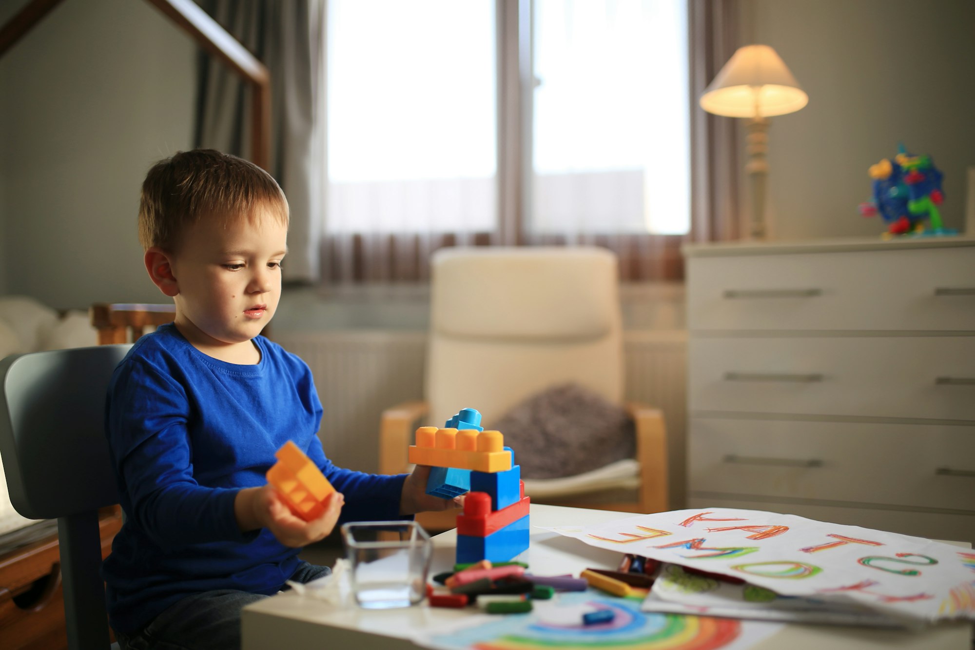 Kid play games at home